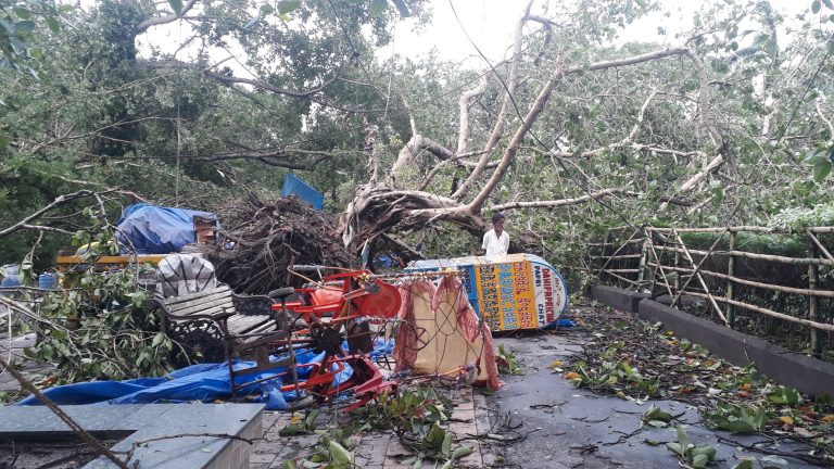 ‘अम्फान’ ने बंगाल, ओडिशा और बांग्लादेश में बरपाया कहर, 24 की मौत, राहत कार्य जारी