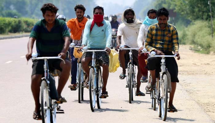 औरैया हादसा: दो थानाध्यक्ष निलंबित, योगी का निर्देश- मजदूरों को सुरक्षित घर पहुँचाया जाए, भोजन की भी हो व्यवस्था