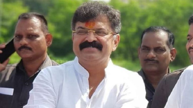 कोरोना लक्षणों के बावजूद मैंने भीड़ में पैकेट्स बाँटे… आप ये गलती न करें: ठीक होने के बाद उद्धव के मंत्री की खुली आँखें