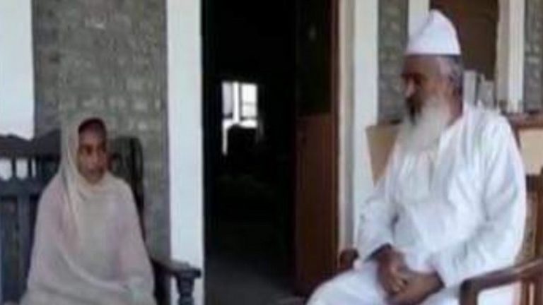 हिंदू लड़की कविता कुमारी का अपहरण और धर्मांतरण: Pak के मियाँ मिट्ठू ने कबूल करवाया इस्लाम, Video Viral
