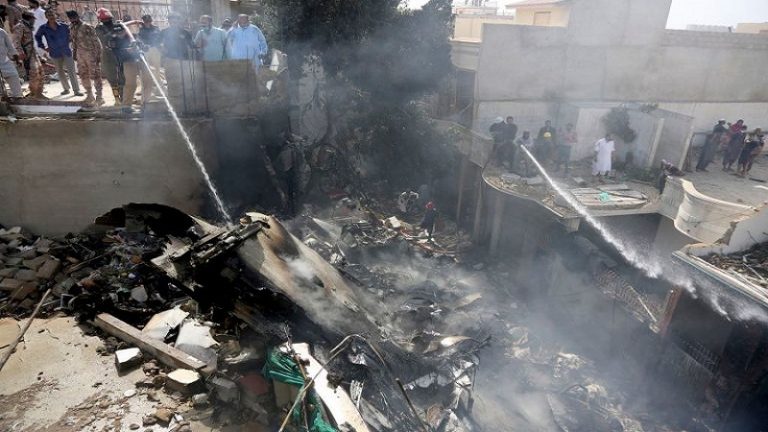 कराची में 107 लोगों के साथ गिरने वाला विमान चीनी माल, 10 साल उड़ाने के बाद पाकिस्तान को दिया था