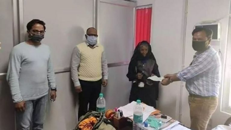 बलिदानी जवान की 82 वर्षीय पत्नी ने अपने जीवन भर की बचत से पीएम केयर्स में दिए ₹2 लाख, CDS रावत ने की प्रशंसा