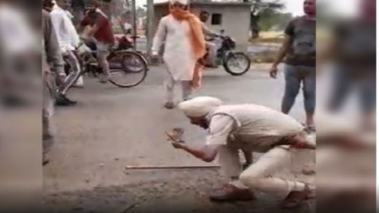 पंजाब: क‌र्फ्यू पास माँगने पर बाइक सवार युवकों ने ASI पर किया हमला, धक्का देकर जमीन पर गिराया, केस दर्ज