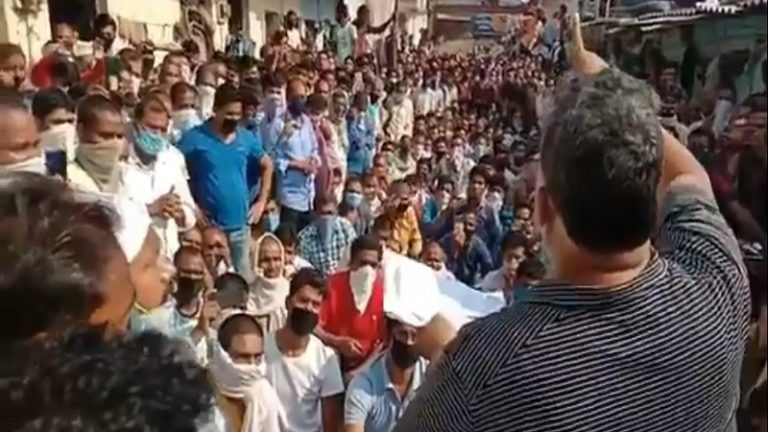 बिहार के मजदूरों की मदद के नाम पर पप्पू यादव ने दिल्ली में जुटाई सैकड़ों की भीड़, सोशल डिस्टेंसिंग की उड़ी धज्जियॉं