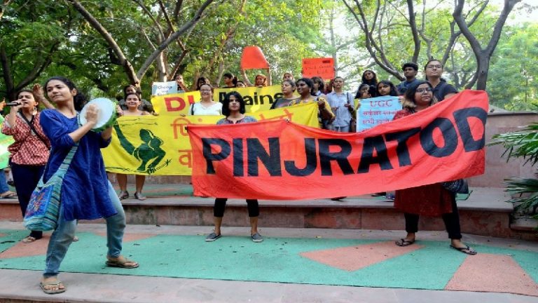 महिलावादी संगठन ‘पिंजरा तोड़’ की 2 कार्यकर्ता गिरफ्तार: ‘दिल्ली हिन्दू-विरोधी दंगों’ में था हाथ