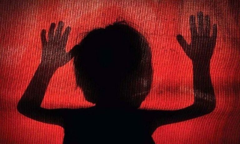 अलीगढ़: 6 साल के लड़के ने 4 साल की बच्ची से किया दुष्कर्म, शौहर को घटना के बारे में बता कर माँ ने थाने में दर्ज करवाई शिकायत