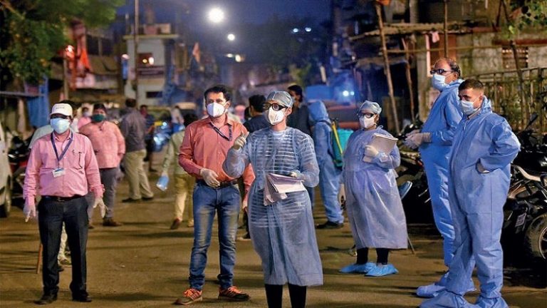 महाराष्ट्र: कोरोना महामारी से जूझ रहे डॉक्टरों के वेतन में उद्धव सरकार ने की कटौती, डॉक्टर बोले- अब काम पर पड़ेगा असर