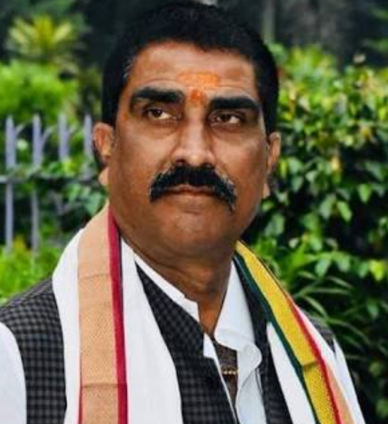 राशन बाँटने के नाम पर कॉन्ग्रेसी MLA के स्कॉर्पियो से शराब की तस्करी: कार्यकर्ता गिरफ्तार, विधायक पर FIR