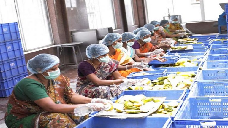‘अक्षय पात्र फाउंडेशन’ ने लॉकडाउन के दौरान 4 करोड़ लोगों को परोसा भोजन: संकट के दौर में प्रवासियों के लिए उम्मीद की किरण
