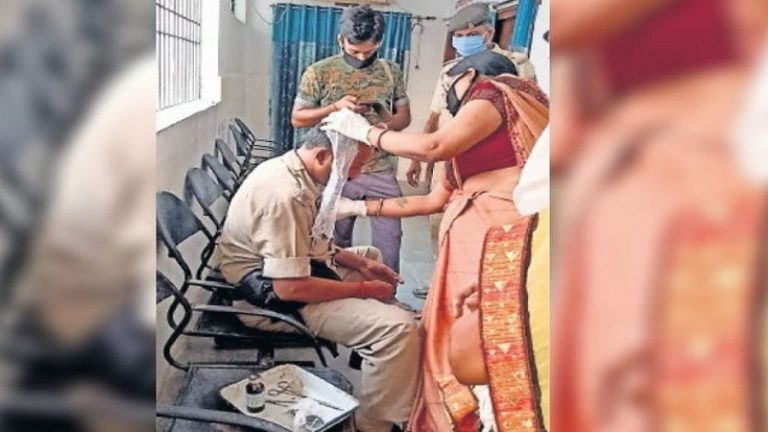 छेड़खानी के बाद किशोरी को चाकू मारा, आरोपित महफूज अंसारी को गिरफ्तार करने गई पुलिस टीम पर हमला, पाँच पुलिसकर्मी घायल