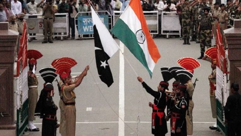 ईद पर इस बार BSF ने पाकिस्तान को नहीं दी मिठाई, बांग्लादेश का कराया मुँह मीठा