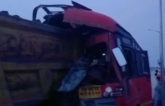 प्रवासी मजदूरों को झारखंड ले जा रही बस का एक्सिडेंट, सोलापुर में ड्राइवर समेत 4 की मौत