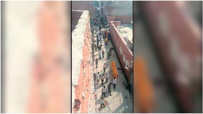 दिल्ली, प्रेम नगर, पथराव