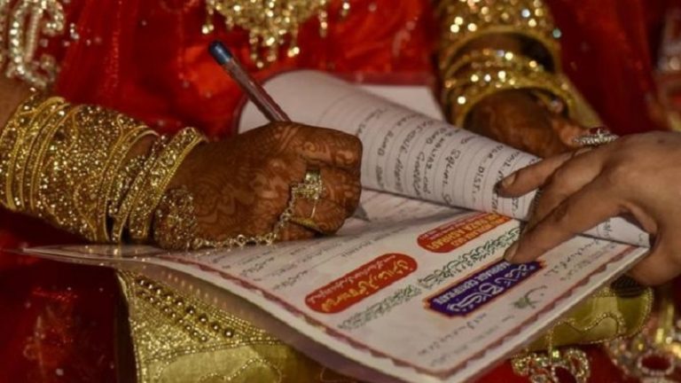 मदरसे का 50 साल का मौलाना, 2 बच्चे और बीवी भी; 2 साल से नाबालिग छात्रा से कर रहा था सेक्स
