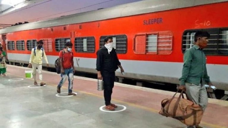 श्रमिक ट्रेनों में मौत की खबरों पर मीडिया ने फिर से फैलाया भ्रम, रेलवे ने लापरवाही के दावों को नकारा