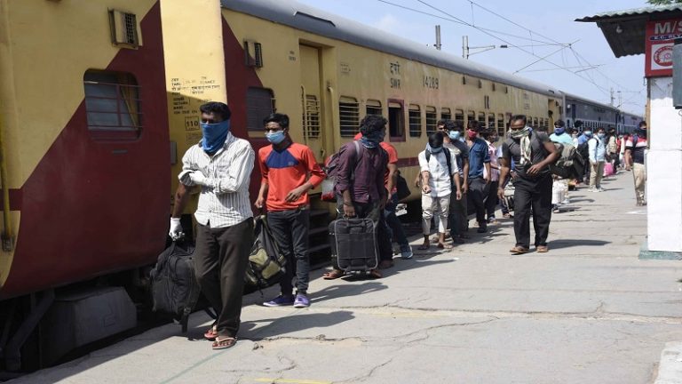 श्रमिक ट्रेनें तैयार, कुछ राज्य नहीं दे रहे सहमति; UP ने मँगवाए 800, बंगाल ने बस 19: मंत्रालय सूत्र
