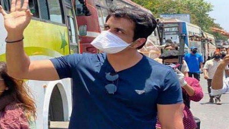 सोनू सूद पर टूट पड़े कॉन्ग्रेसी: BJP का एजेंट बताया, कहा- महाराष्ट्र सरकार को बुरा दिखाने के लिए कर रहे अच्छा काम