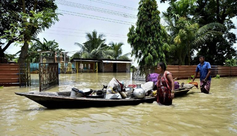 असम में 2000 गाँव जलमग्न, 23 जिलों के 9.26 लाख लोग बाढ़ से प्रभावित: अमित शाह ने की स्थिति की समीक्षा
