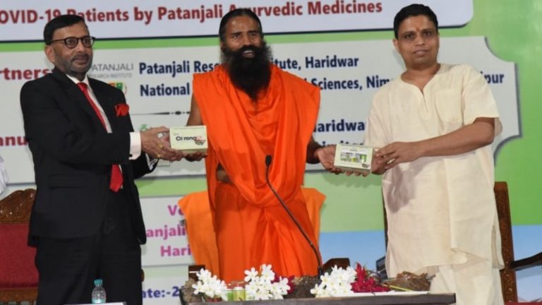 दर्द कोरोनिल नहीं, आयुर्वेद है: वामपंथी गैंग को चाहिए गोरों का सर्टिफिकेट, रामदेव से इनका गुर्दा छिल जाता है