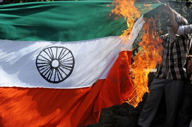 तिरंगा झंडा जलाते हुए देश-विरोधी नारे के साथ TikTok वीडियो, समुदाय विशेष का मामला होने के कारण तनाव