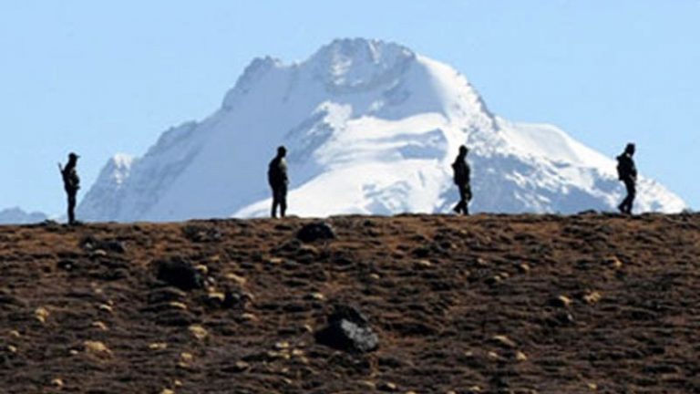 लद्दाख में चीन की कहानी और वो लोग जो हँसते हुए सवाल पूछ रहे हैं