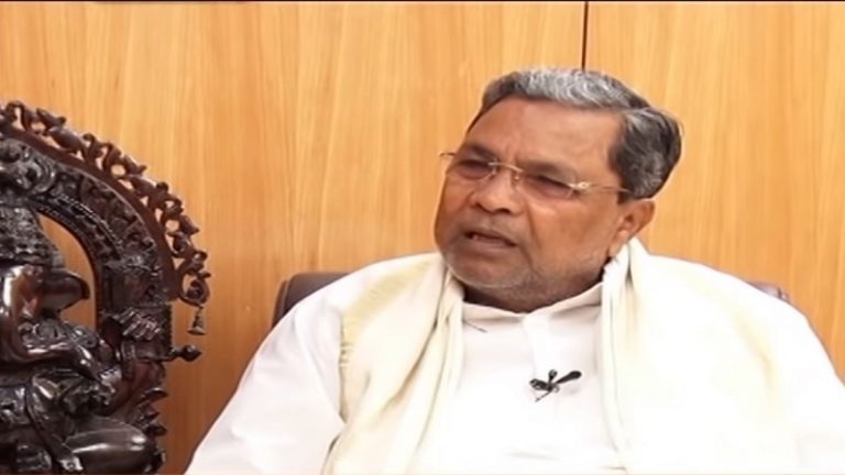समाज सुधारकों से भी ऊपर थीं इंदिरा गाँधी, उनके और सावरकर के बीच कोई तुलना नहीं: कॉन्ग्रेस नेता सिद्धारमैया