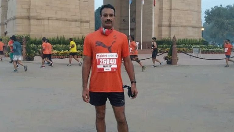 कार में पड़ी मिली दिल्ली दंगों की जाँच कर रहे पुलिस अधिकारी की लाश, चोट के कोई निशान नहीं: मौत का कारण स्पष्ट नहीं
