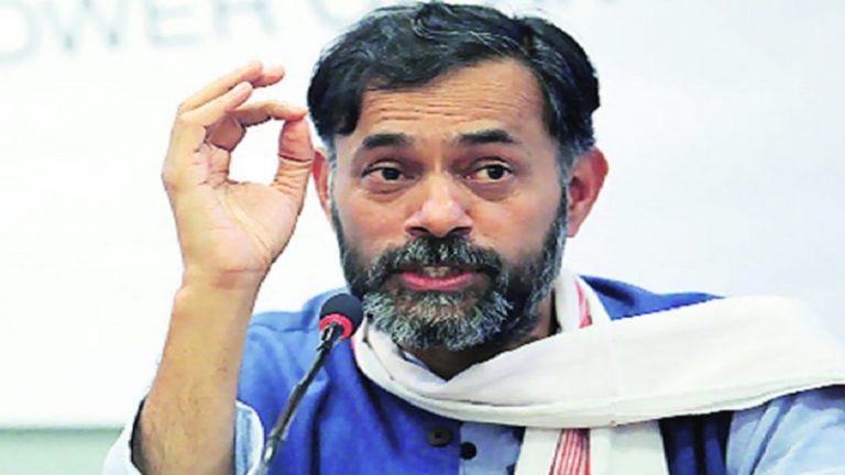 दिल्ली दंगा: हेड कॉन्स्टेबल रतन लाल की हत्या वाले चार्जशीट में योगेंद्र यादव का भी नाम