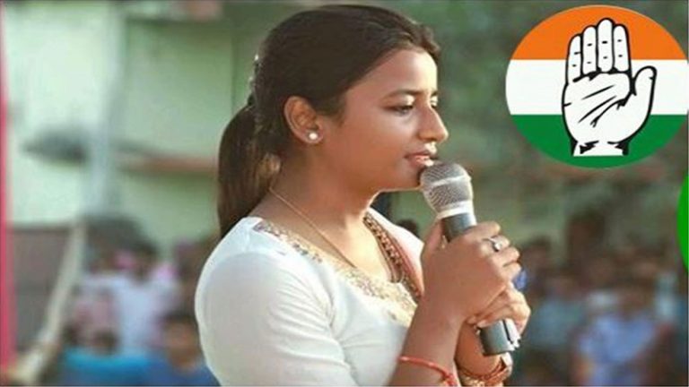 झारखंड: सबसे कम उम्र की MLA अंबा प्रसाद का ‘बड़ा’ कारनामा, लॉकडाउन में सैकड़ों की सभा, सोशल डिस्टेंसिंग को ठेंगा