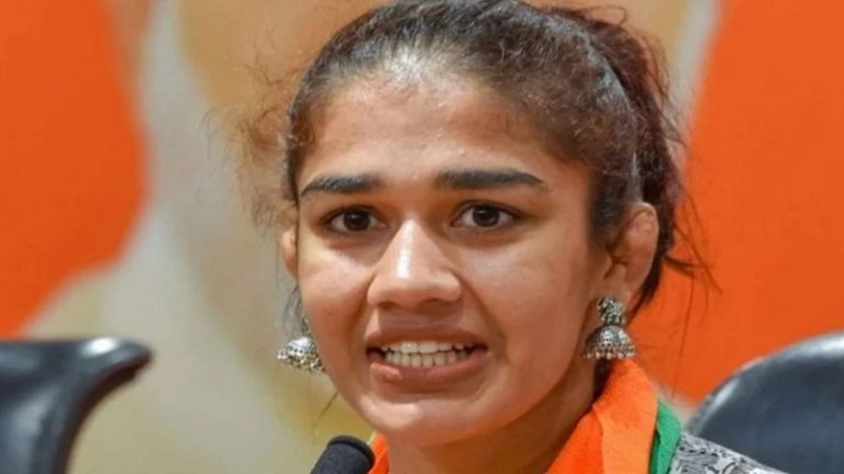 ‘प्रश्न राहुल गाँधी से किया जा रहा है, जवाब देने पतलकार आ रहे हैं’: बबीता फोगाट ने प्रोपेगेंडाबाज पत्रकारों पर कसा तंज