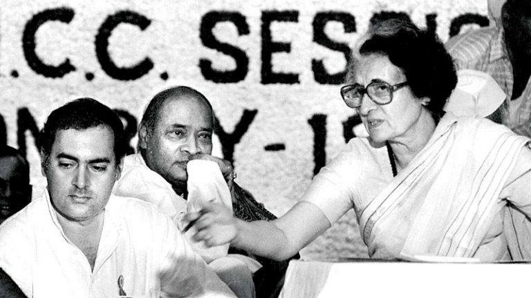 सूटकेसों में भरकर इंदिरा गाँधी को पैसा भेजा करते थे कम्युनिस्ट, राजीव के दौर में भी विदेश से आता था माल