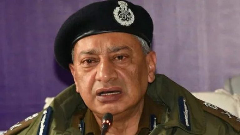 घाटी में रह रहे हिंदुओं को ट्रेनिंग के साथ हथियार देने की जरूरत: जम्मू कश्मीर के पूर्व DGP का बड़ा बयान