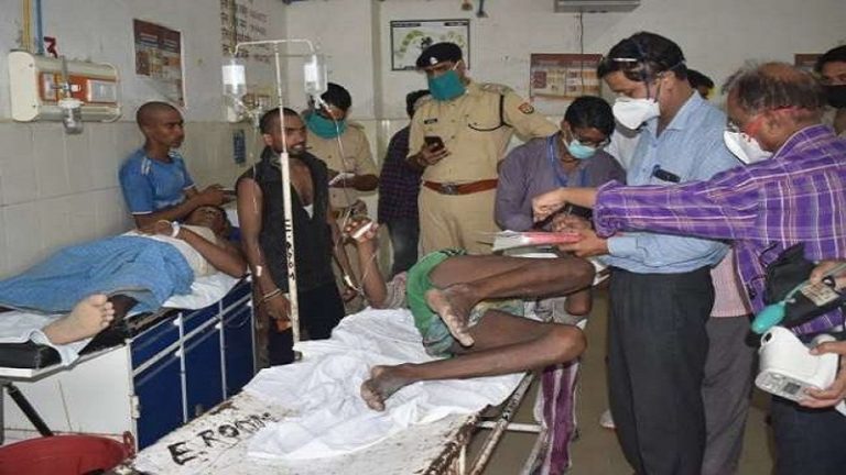 अश्लील गाना बजाने से रोका तो दलित बस्ती पर लाठी-डंडे और धारदार हथियारों से मुस्लिमों ने किया हमला