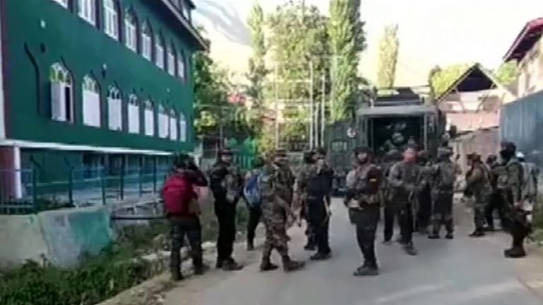 अनंतनाग में आतंकियों ने 6 साल के बच्चे की ली जान, एक जवान भी बलिदान: त्राल में 3 आतंकी ढेर