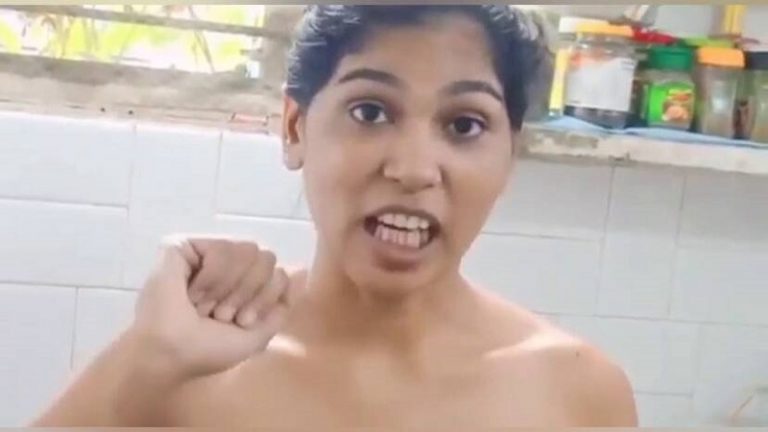 सबरीमाला मंदिर में प्रवेश की कोशिश करने वाली रेहाना फातिमा बच्चों से करा रही थीं हाफ न्यूड बॉडी पर पेंटिंग, केस दर्ज