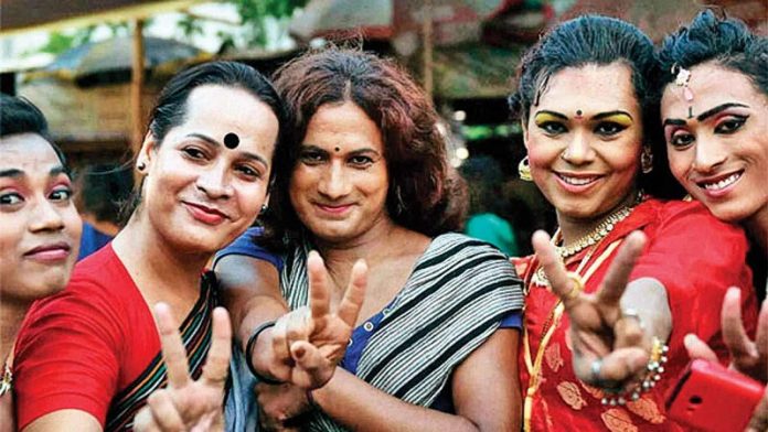 नोएडा सेक्टर-50 मेट्रो ट्रांसजेंडर