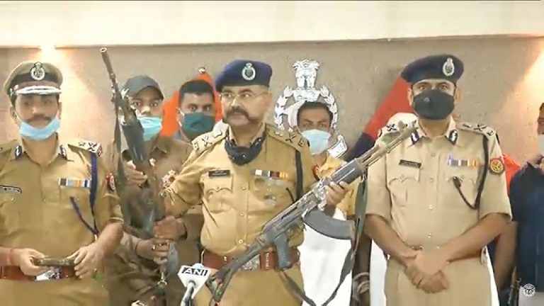 6 मारे गए, 4 गिरफ्तार: विकास दुबे के घर से मिले पुलिस से लूटे हथियार, 11 आरोपित अभी भी फरार
