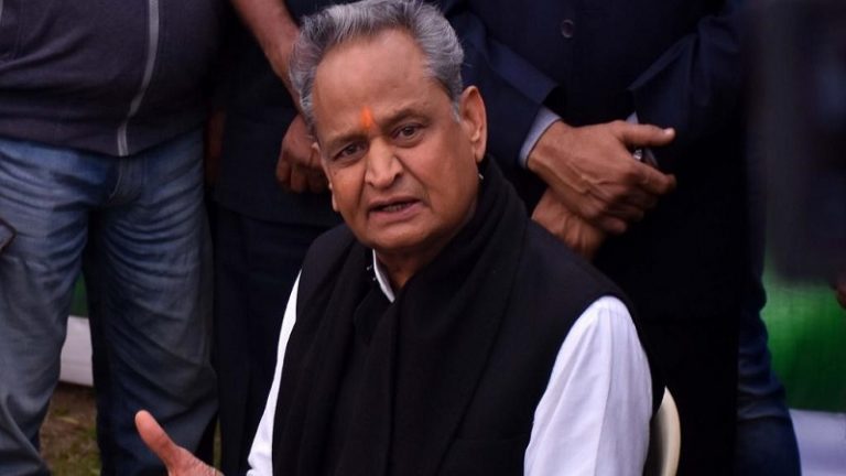 गहलोत ने कहा- मानवता की हदें पार कर मेरी सरकार गिरा रही भाजपा, BJP ने CM दी घर सँभालने की सलाह