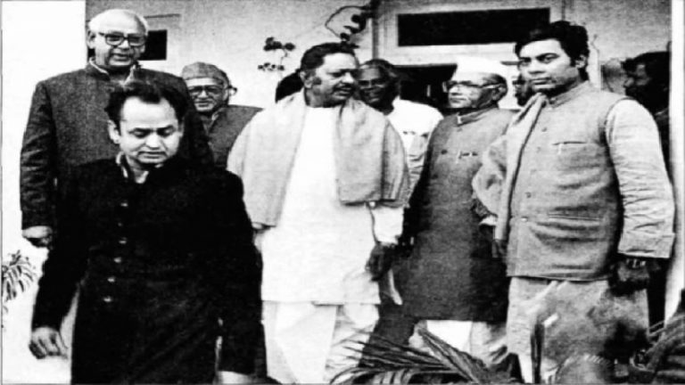 कॉन्स्टेबल के ‘इशारे’ से गई CM की कुर्सी: जब राजीव के लिए एक हाथ वाले जोशी को गहलोत ने लगाया ठिकाने