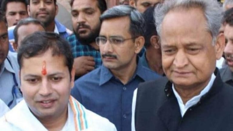 राजस्थान: दर्जन भर ठिकानों पर IT और ED का छापा, CM गहलोत के बेटे वैभव पर मनी लॉन्ड्रिंग का आरोप