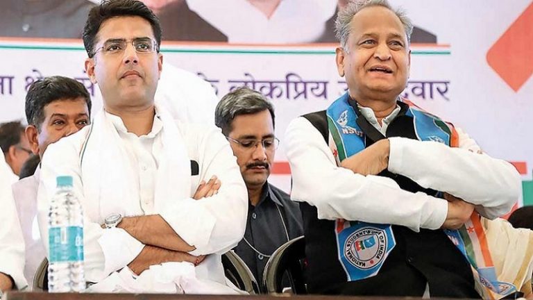 पहले CM गहलोत ने किया बहुमत का दावा, अब सुरजेवाला ‘ऑडियो ड्रामा’ के जरिए बीजेपी पर लगा रहे आरोप: मामला गड़बड़ है?