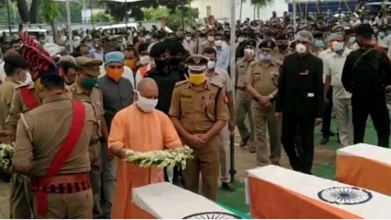 कानपुर पहुँच बोले CM योगी- बलिदान व्यर्थ नहीं जाएगा, डीजीपी ने कहा- विकास दुबे की तलाश में लगाए गए हैं 7000 पुलिसकर्मी