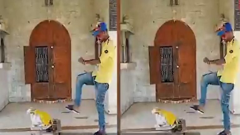 TikTok वीडियो बनाने के लिए मंदिर में प्रतिमा को मारी लात, 2 युवकों को राजकोट पुलिस ने किया गिरफ्तार
