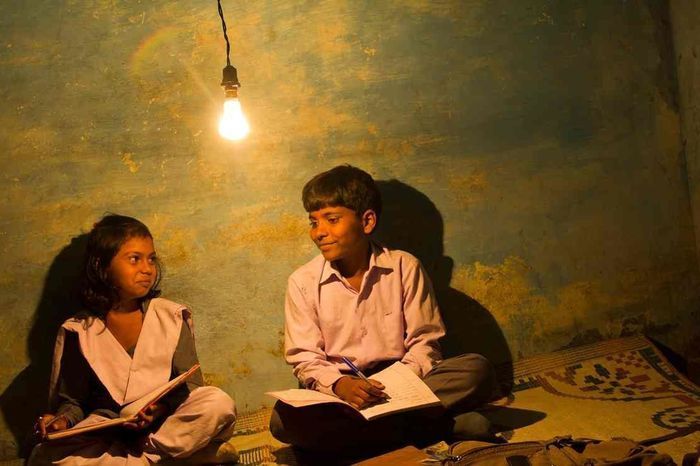 70 साल बाद पहली बार बिजली से जगमगाया शोपियाँ, सौभाग्य योजना से महज 7 दिन में पहुँची रौशनी