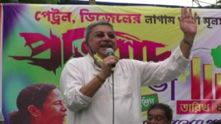 काली नागिन के काटने से जैसे मौत होती है उसी तरह निर्मला सीतारमण के कारण लोग मर रहे: TMC सांसद कल्याण बनर्जी