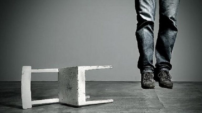महाराष्ट्र: 2 महीने से नहीं मिली थी सैलरी, सरकारी कर्मचारी ने की आत्महत्या
