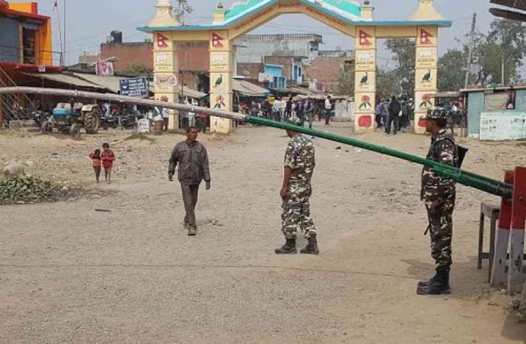 नेपाल ने सीमा पर फिर की फा​यरिंग, महिला और उसके बच्चे को बंधक बनाकर पीटा