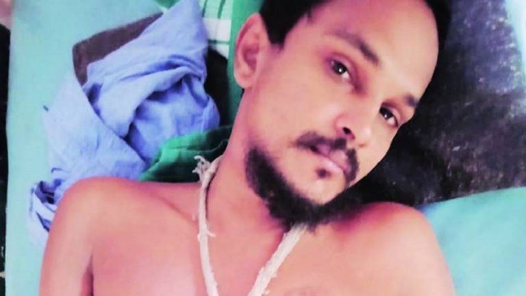 पुलिस ने हथकड़ी लगाई, आयरन रॉड से पीटा: डीएमके MLA के खिलाफ पोस्ट करने वाला युवक