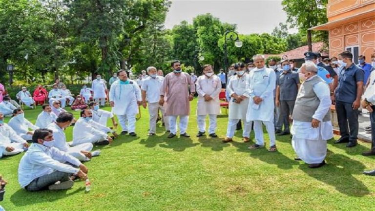 सर्जरी कराने गए CM, कुर्सी पर बैठ गया कॉन्ग्रेसी प्यादा: नेहरू से सोनिया तक सबने राज्यपाल को बनाया कठपुतली