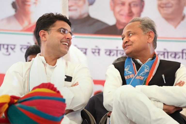 सचिन पायलट को बर्खास्त करते ही गहलोत ने की राज्यपाल से मुलाकात, नजरबंद MLA ने लगाया कॉन्ग्रेस पर बदसलूकी का आरोप
